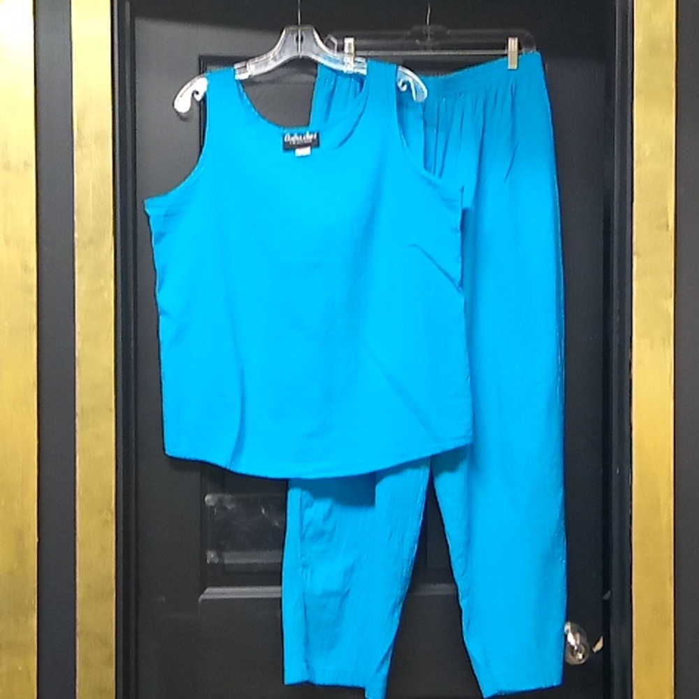 Pretty 2piece outfit by Chelsea Jones Collection